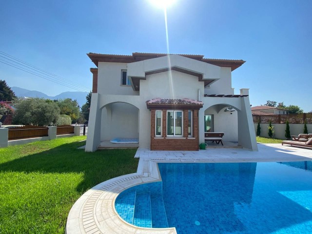 Kyrenia Karaoglanoglu Unsere Villa Mit 3 Schlafzimmern, Pool , Großem Garten Und 4 Schlafzimmern Potenzial Mit Renovierung, Wenn Sie Möchten ** 