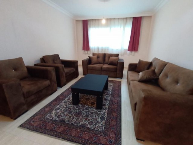 Unsere Villa mit 4 Schlafzimmern , Triplex , Pool und Sauna in Kyrenia Edremit ** 