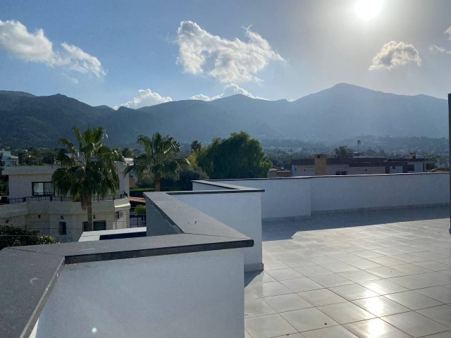 Penthouse zu verkaufen in Ozankoy, Kyrenia mit 2 Schlafzimmern und 50m2 Terrasse, bereit zum Einzug und bereit zu vermieten.