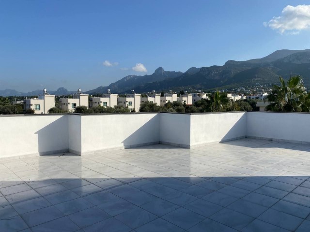 Penthouse zu verkaufen in Ozankoy, Kyrenia mit 2 Schlafzimmern und 50m2 Terrasse, bereit zum Einzug und bereit zu vermieten.