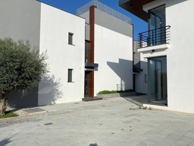 Penthouse zu verkaufen in Ozankoy, Kyrenia mit 2 Schlafzimmern und 50m2 Terrasse, bereit zum Einzug und bereit zu vermieten.