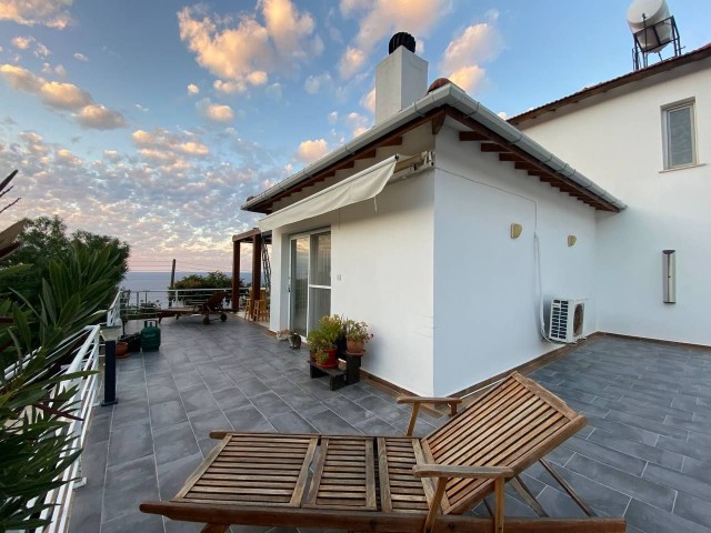 Unsere Villa zum Verkauf in Girne Esentepe, 3 Schlafzimmer mit türkischem Titel, voller Meerblick und Kamin mit Meerblick von allen Zimmern