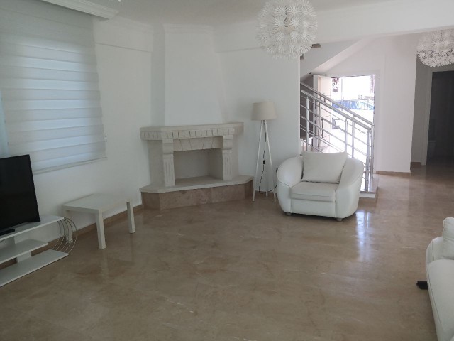 Penthouse 3+1 im Zentrum von Kyrenia. W-LAN