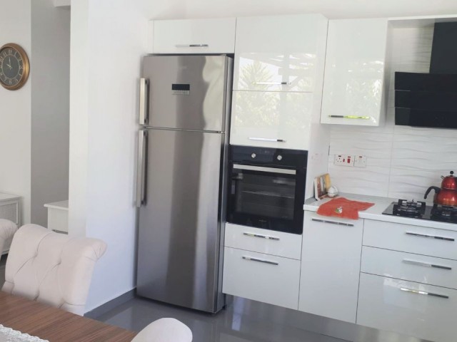 Alsancak'ta 200 m² yüzme havuzlu güzel 4+1 kiralık villa.