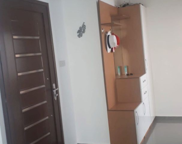 Alsancak'ta 200 m² yüzme havuzlu güzel 4+1 kiralık villa.