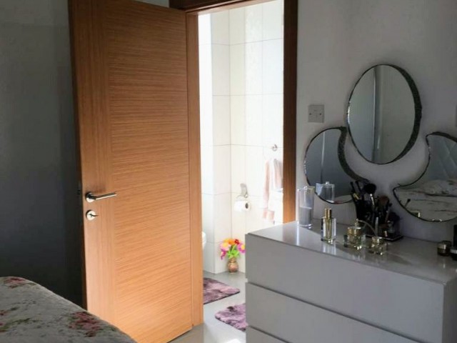 Alsancak'ta 200 m² yüzme havuzlu güzel 4+1 kiralık villa.