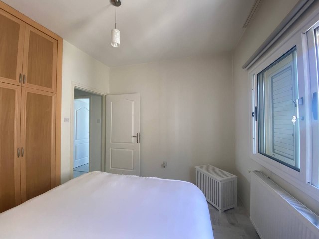 Unsere anständige und ruhige Wohnung mit 3 Schlafzimmern und Zentralheizung in der Gegend von Nikosia, Kermiya