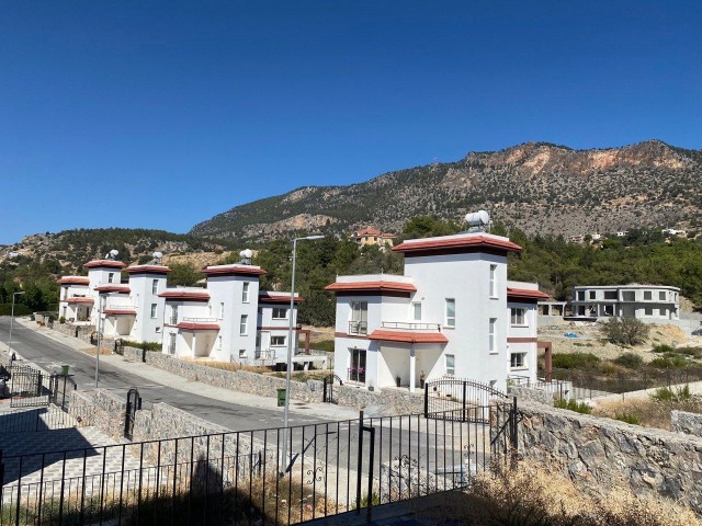 Girne Ağırdağ'da 3 Yatak Odalı Bodrumlu Ve Bodrumsuz Olacak Şekilde Tepe Bölgede Ferah Villalar