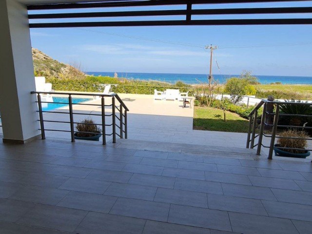 Kyrenia Alagadi 5 Bedroom Luxury Villa with Sea Zero Pool and Sea at the Bottom of the Pool в Kyrenia Alagadi