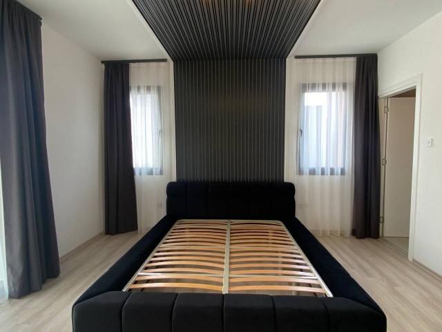 Unser Maisonette-Haus mit 4 Schlafzimmern in Yenikent, Nikosia, speziell entworfen mit einem Innenarchitekten, 350 m² großem Außengarten, Kamin, Grillplatz und Dachterrasse