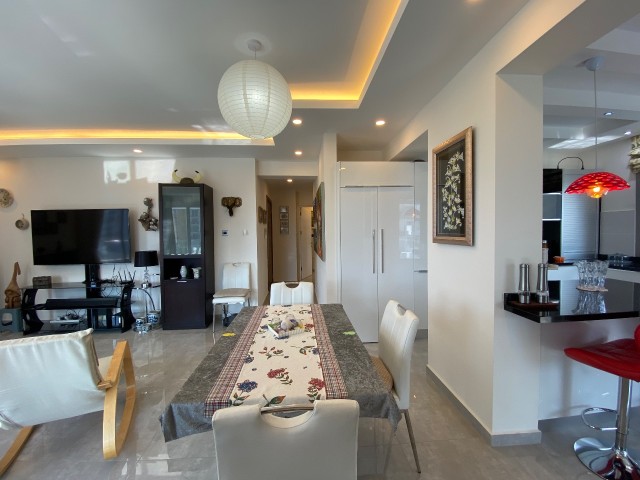Girne'nin Merkezinde 360 Derece Manzaralı, Full eşyalı 3 Yatak Odalı Penthouse daire