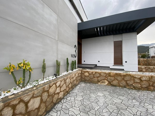 Girne Alsancak'ta Müstakil Koçanlı Site İçerisinde Merkezi Konumlu 4 Yatak Odalı Total 5 Villadan oluşan Yeni Projemiz