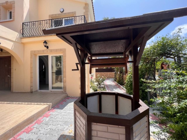 Unser Maisonette-Haus mit 2 Schlafzimmern, freistehendem Pool und Berg- und Meerblick in Girne Lapta