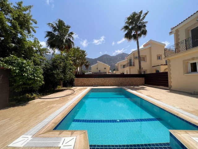 Unser Maisonette-Haus mit 2 Schlafzimmern, freistehendem Pool und Berg- und Meerblick in Girne Lapta