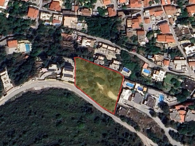 Fast 2 Hektar Land mit herrlicher Aussicht zum Verkauf in Kyrenia Bellapais