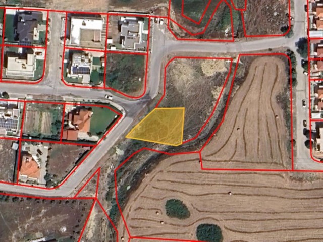 Прекрасно расположенный земельный участок, подходящий для строительства виллы в Кирении БОГАЗКОЙ, с 50% застройкой.