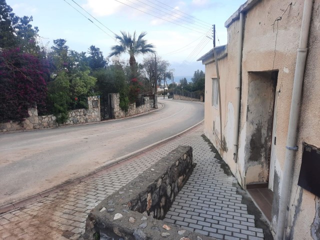 Land for sale in Alsancak, 100% zoned, within walking distance of Necat British College