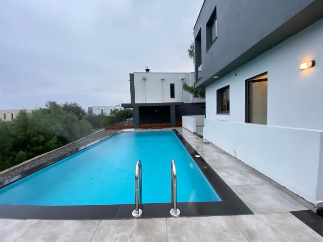 Luxuriöse, bezugsfertige Villa mit Pool, Garage und herrlicher Aussicht in Edremit Kyrenia