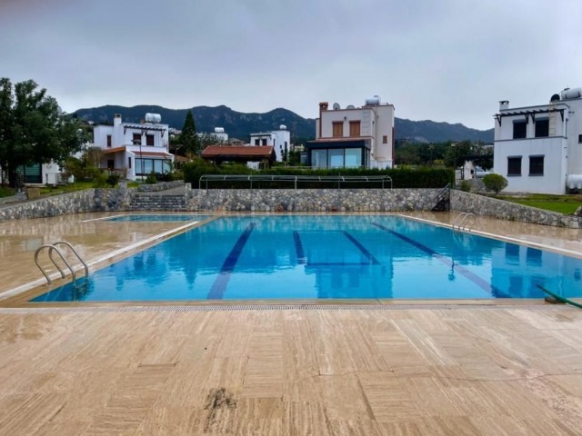 Komplett renovierte Villa mit 2 Schlafzimmern zum Verkauf in Esentepe, Kyrenia, mit herrlicher Berg- und Meeranbindung