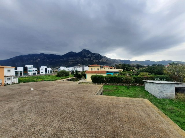 14 Hektar Land mit vollem Blick auf die Berge und das Meer, 200 Meter vom Meer entfernt in Karşıyaka