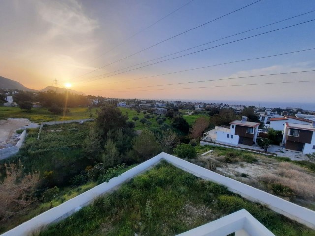 1200 m² großes Grundstück zum Verkauf mit herrlichem Berg- und Meerblick in Çatalköy