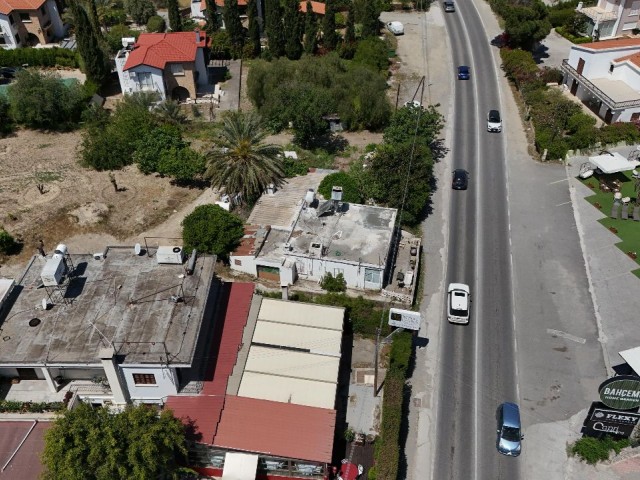 Girne Ozanköy'de ANAYOLA SIFIR 35 metre cepheli Ticari izinli satılık 738m2 arsa  