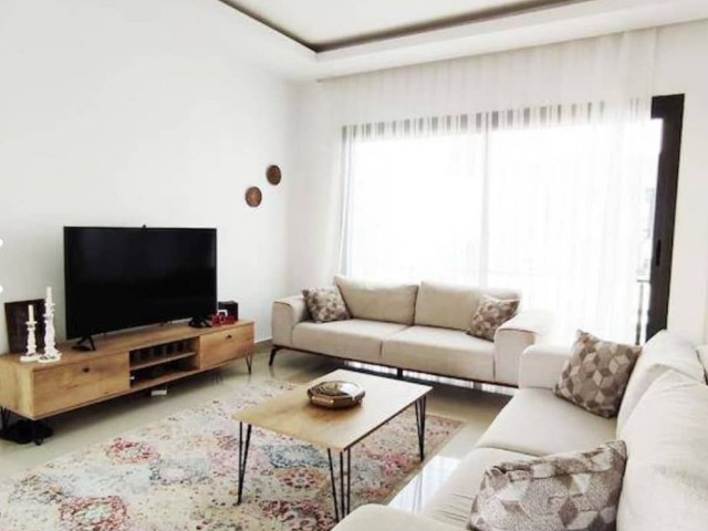 Girne Zeytinlik'te Full Eşyalı Taşınmaya Hazır 3+1 Havuzlu Muhteşem Penthouse