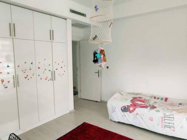 Girne Zeytinlik'te Full Eşyalı Taşınmaya Hazır 3+1 Havuzlu Muhteşem Penthouse