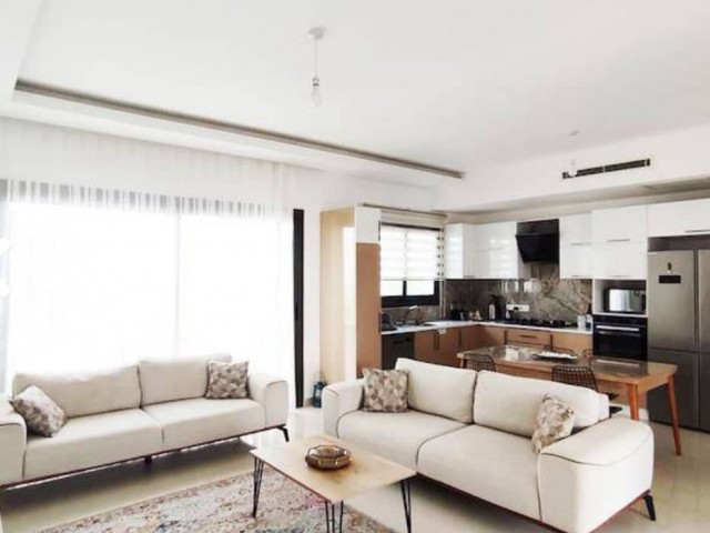 Girne Zeytinlik'te Full Eşyalı Taşınmaya Hazır 3+1 Havuzlu Muhteşem Penthouse