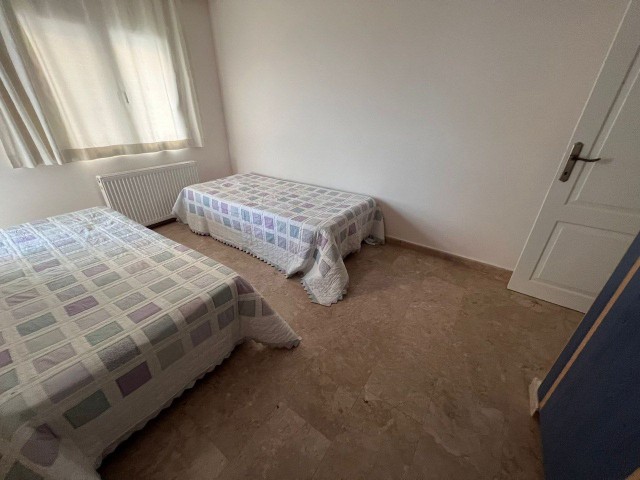 Komplett möbliertes Penthouse mit 3 Schlafzimmern direkt am Strand in Kyrenia