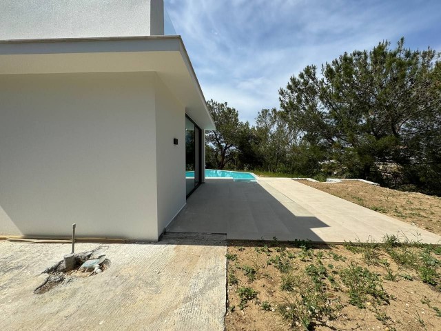 Ultraluxuriöse Villa mit 4 Schlafzimmern, Pool und Garten zum Verkauf in Bellapais, Kyrenia