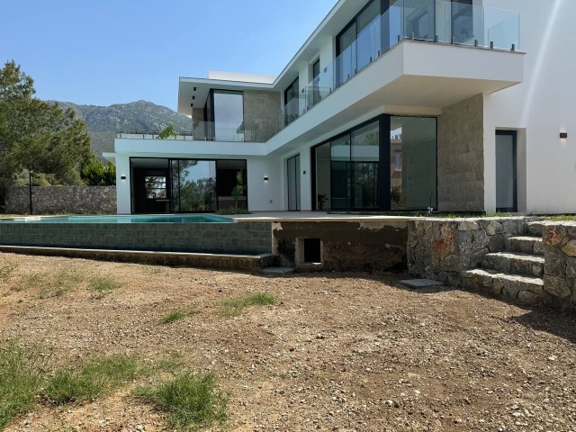 Ultraluxuriöse Villa mit 4 Schlafzimmern, Pool und Garten zum Verkauf in Bellapais, Kyrenia