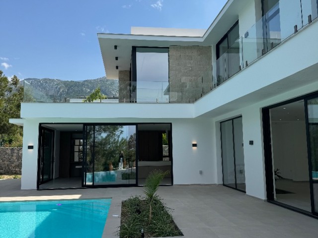 Ultraluxuriöse Villa mit 4 Schlafzimmern, Pool und Garten zum Verkauf in Bellapais, Kyrenia