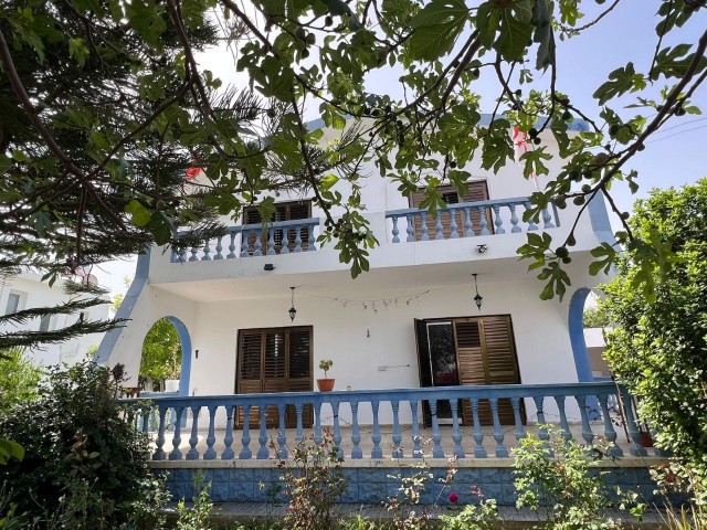 Wiederverkaufte moderne 4-Schlafzimmer-Villa mit üppigem Garten zum Verkauf in Karaoglanoglu, Kyreni