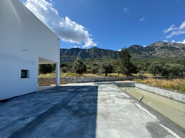 Villa mit 4 Schlafzimmern und eigenem Bad, Garten und Pool sowie Meer- und Bergblick in Lapta – Kyrenia