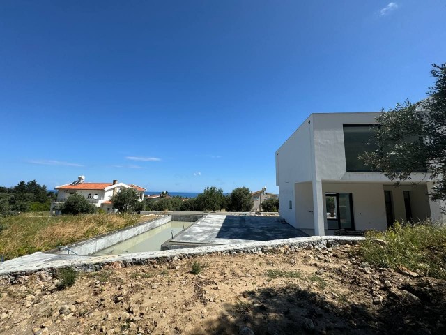 Villa mit 4 Schlafzimmern und eigenem Bad, Garten und Pool sowie Meer- und Bergblick in Lapta – Kyrenia