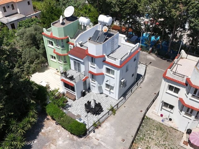 ویلای فوق العاده 4 خوابه با استخر و باغ مشترک در Karaoğlanoğlu، گیرنه