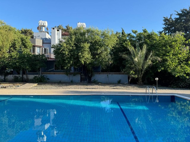 Außergewöhnliche Villa mit 4 Schlafzimmern, Gemeinschaftspool und Garten in Karaoğlanoğlu, Kyrenia