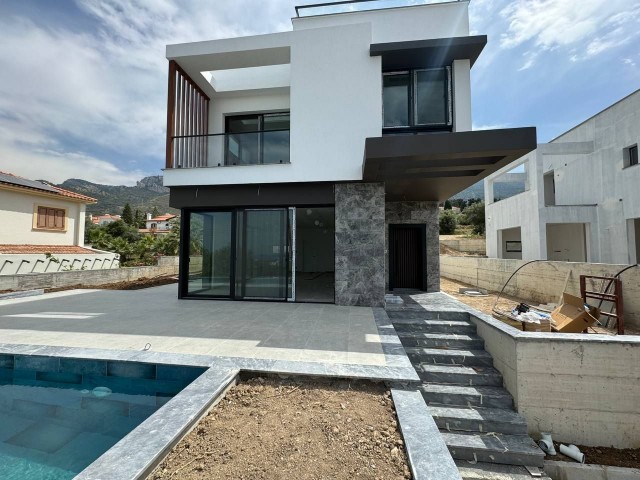 Exquisite Luxusvilla mit 4 Schlafzimmern, Pool und Garten zum Verkauf in Bellapais – Kyrenia