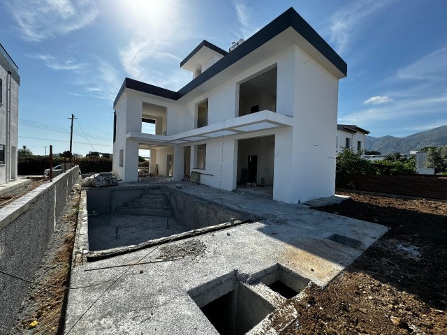 4+1 villa with pool for sale, 300 meters from the sea, ready for delivery after 3 months