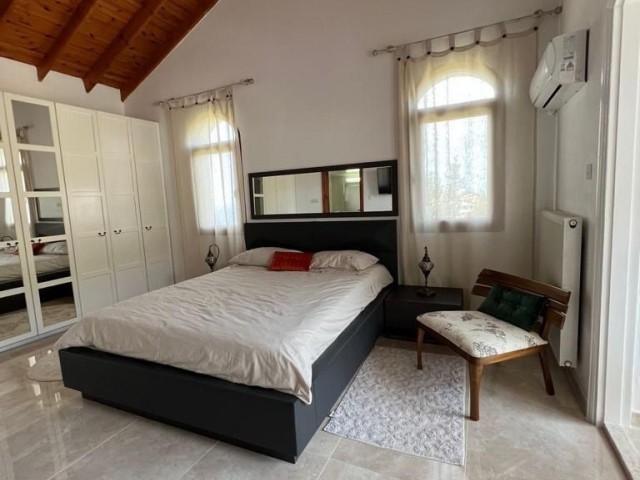 Komplett renovierte Villa mit 5 Schlafzimmern und herrlicher Aussicht, neben einem 1+1 Nebenhaus in Krami, Kyrenia