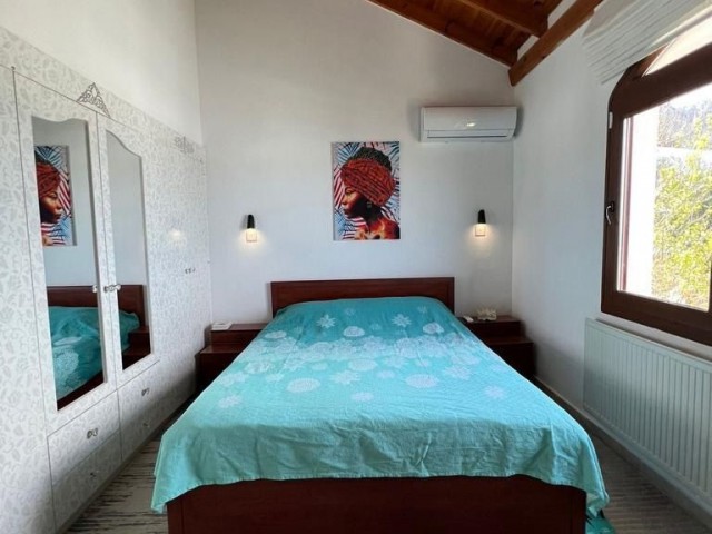 Komplett renovierte Villa mit 5 Schlafzimmern und herrlicher Aussicht, neben einem 1+1 Nebenhaus in Krami, Kyrenia