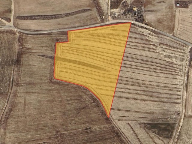 13 acres of Turkish title land in Gönyeli, closed to development