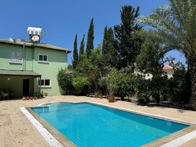 Charmante Villa mit 3 Schlafzimmern, eigenem Bad und Pool in Edremit - Kyrenia