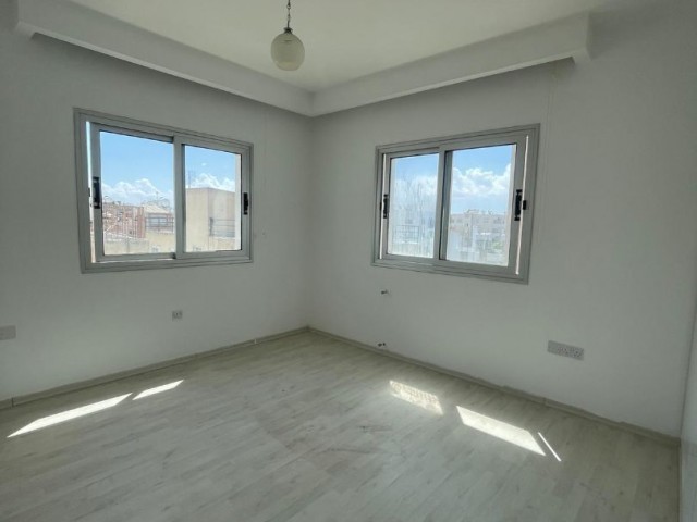 YATIRIMLIK DAİRE! YÜKSEK KİRA GARANTİLİ! LEFKOŞA MARMARA BÖLGESİNDE SATILIK 3+1 DAİRE