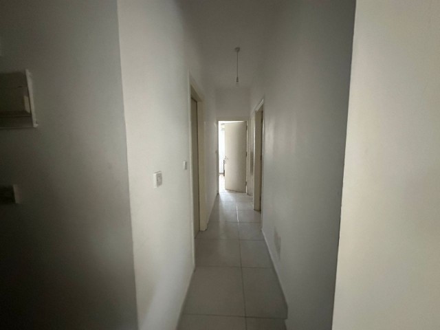 LEFKOŞA CADDE MUTFAK ARKASI SATILIK 3+1 EŞYALI DAİRE 