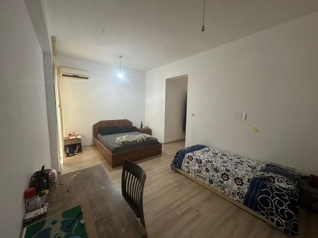 LEFKOŞA CADDE MUTFAK ARKASI SATILIK 3+1 EŞYALI DAİRE 