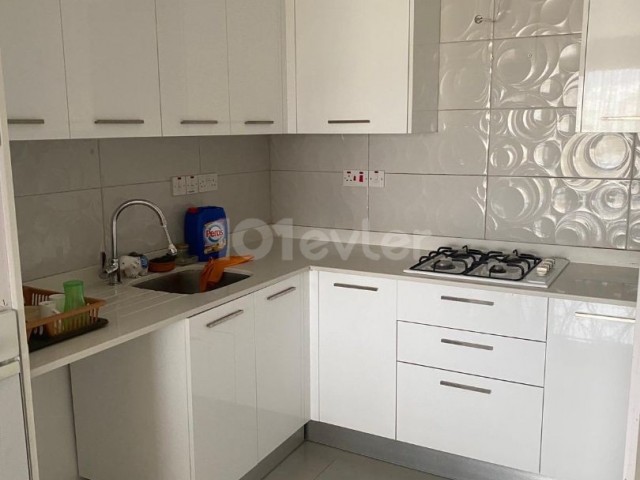 LEFKOŞA GÖNYELİ BÖLGESİNDE ANA CADDE ÜZERİ KİRALIK 2+1 EŞYALI DAİRE