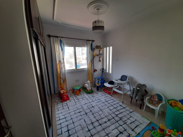 1 IN DER INNENSTADT VON FAMAGUSTA. 3+1 WOHNUNG ZUM VERKAUF AUF DER ETAGE ** 