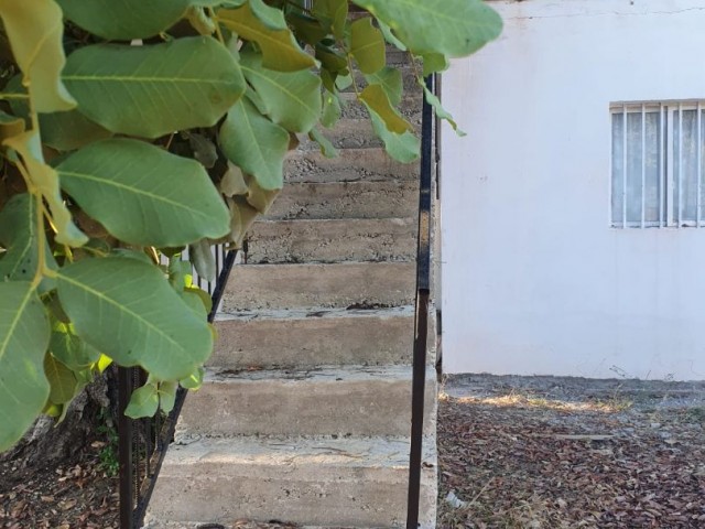 EINFAMILIENHAUS ZUM VERKAUF IN EINEM 10 HEKTAR GROßEN GRUNDSTÜCK IM DORF MEHMETCHIK ** 